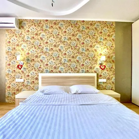 Apartpoltava: Spacious Two-Room Apartment with Secure Parking in City Center Exterior photo