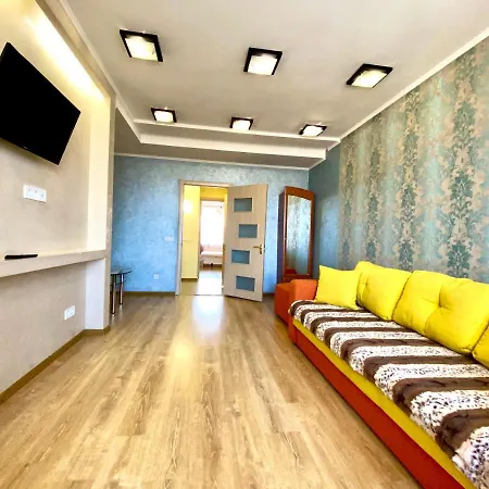 Apartpoltava: Spacious Two-Room Apartment with Secure Parking in City Center Exterior photo