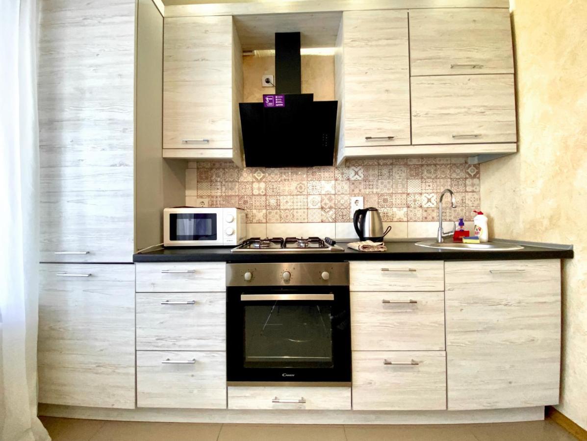 Apartpoltava: Spacious Two-room With Secure Parking In Center *