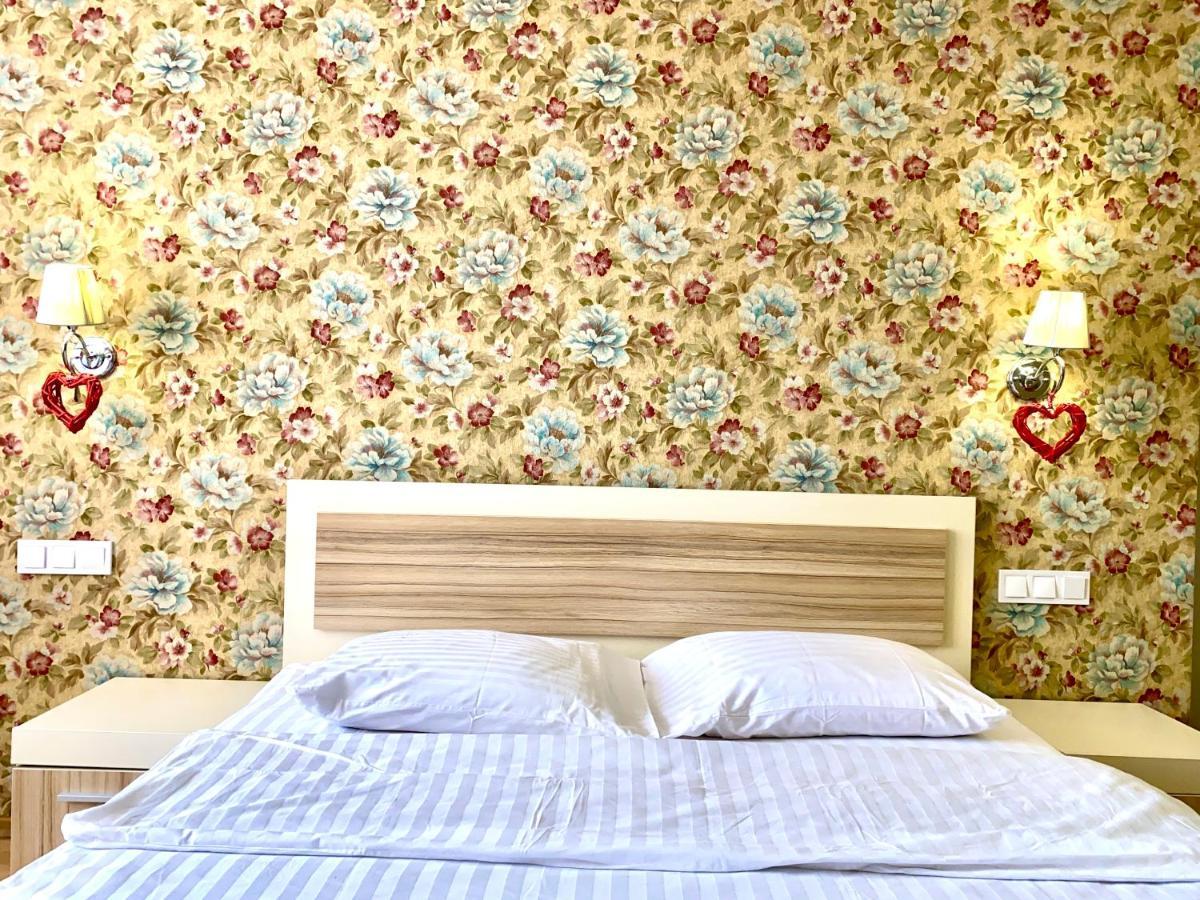 Apartpoltava: Spacious Two-room With Secure Parking In Center *