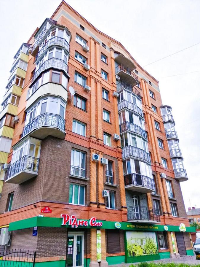 Apartpoltava: Spacious Two-room With Secure Parking In Center