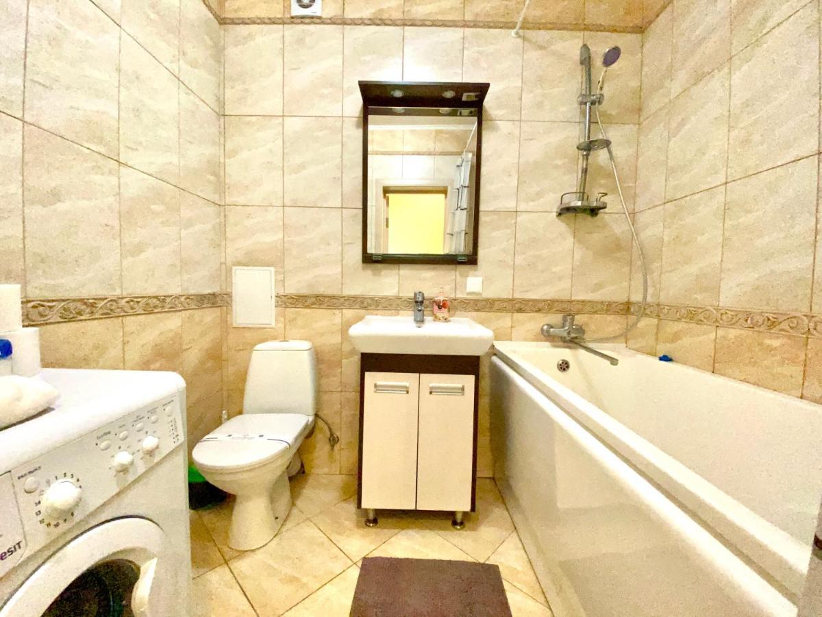 Apartpoltava: Spacious Two-room With Secure Parking In Center Apartment Poltava