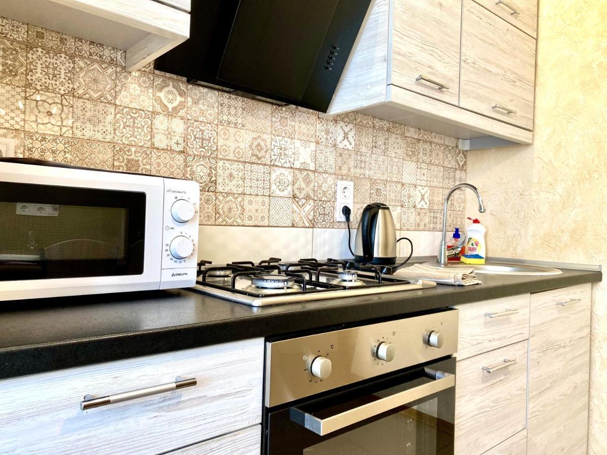Apartpoltava: Spacious Two-room With Secure Parking In Center