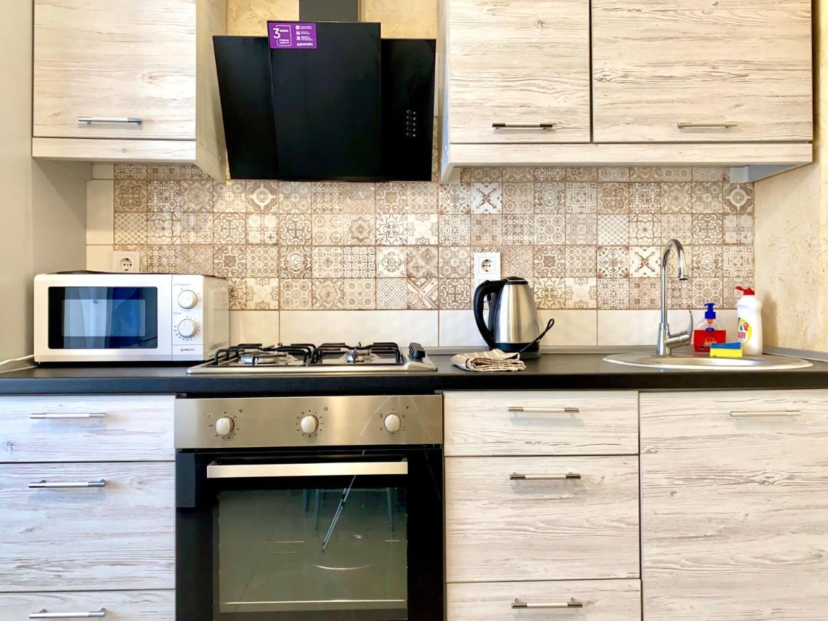 Apartpoltava: Spacious Two-room With Secure Parking In Center Apartment