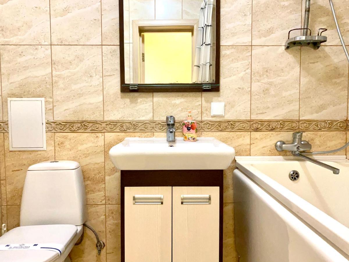 Apartpoltava: Spacious Two-room With Secure Parking In Center *